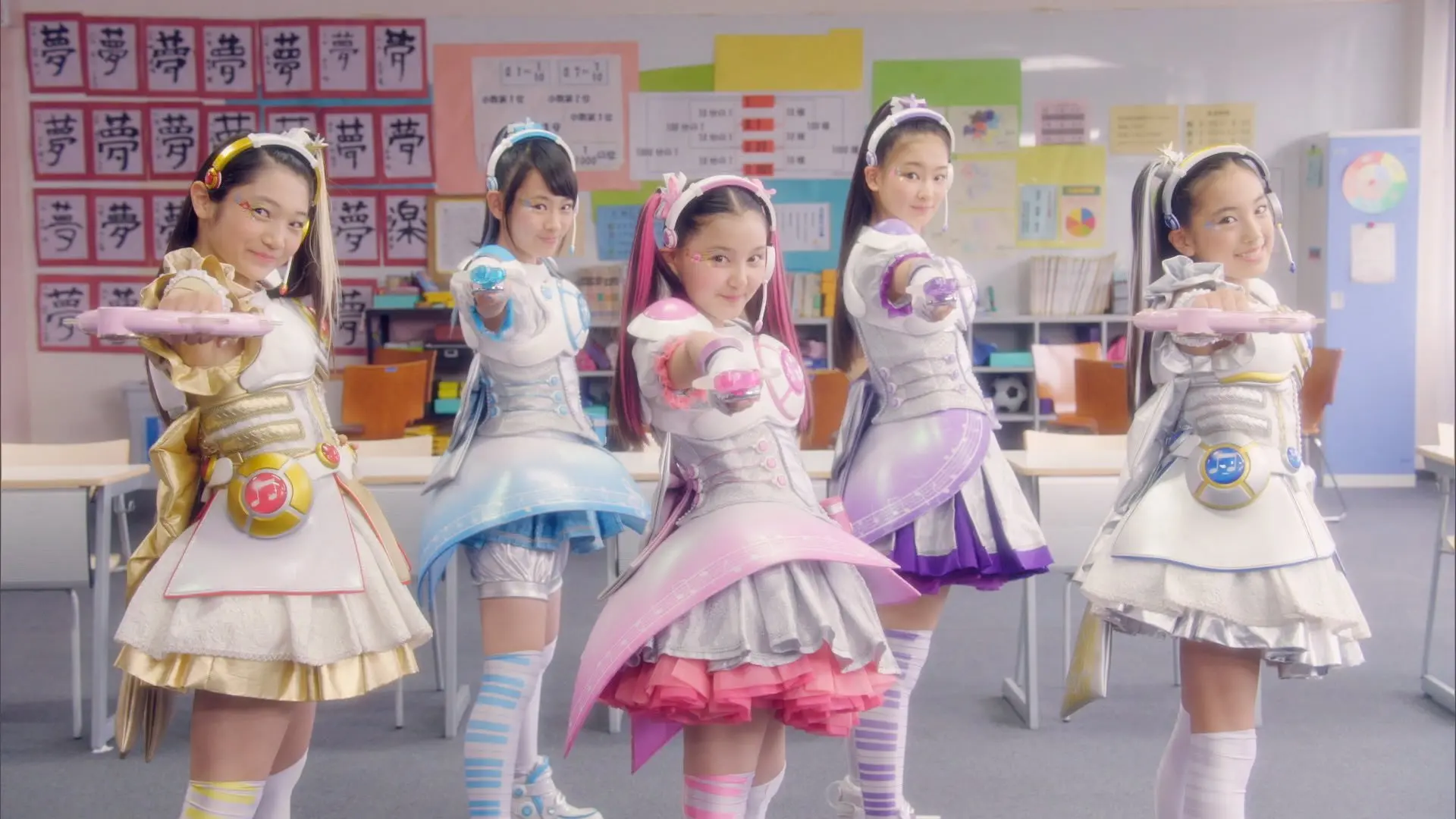 Idol × Warrior Miracle Tunes! backdrop